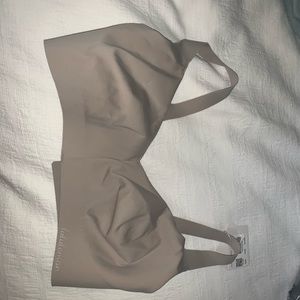 Lululemon, like nothing bra. 32 DD